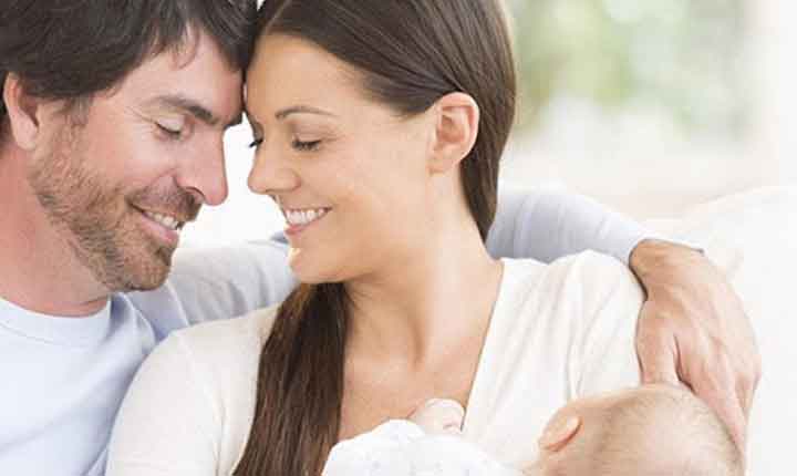 ۷ ترفند موثر برای حفظ رابطه عاشقانه پس از بچه دار شدن