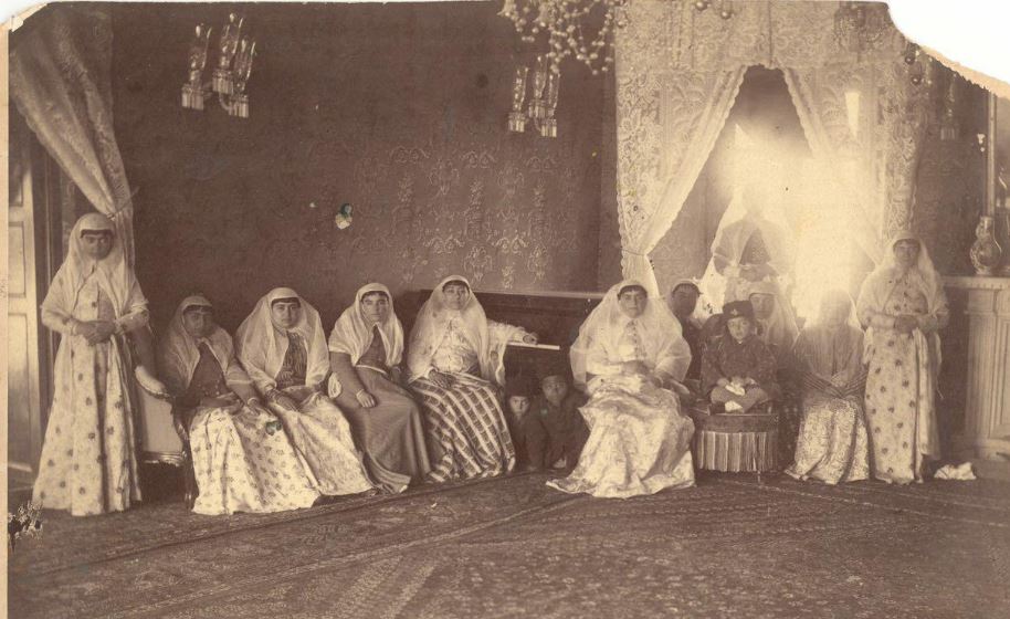 جشن تولد نوه ناصرالدین شاه / عکس جالبی از جشن های زمان قاجار