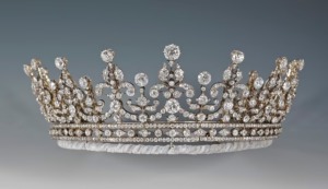 نگاهی به مجموعه خیره کننده و ارزشمند تاج‌ های ملکه انگلیس + عکس