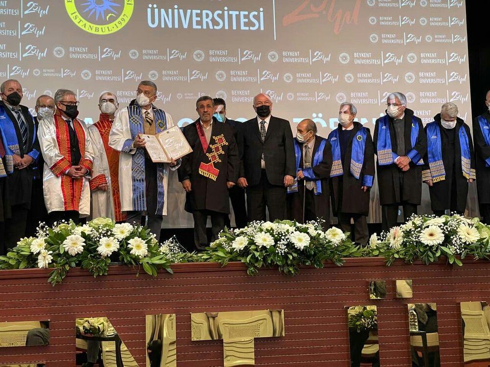محمود احمدی نژاد در ترکیه دکترای افتخاری گرفت + عکس