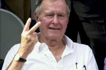 این ۵ حرکت دست را با احتیاط به کار ببرید / انگشت هایی که بوش و نیکسون را به دردسر انداخت
