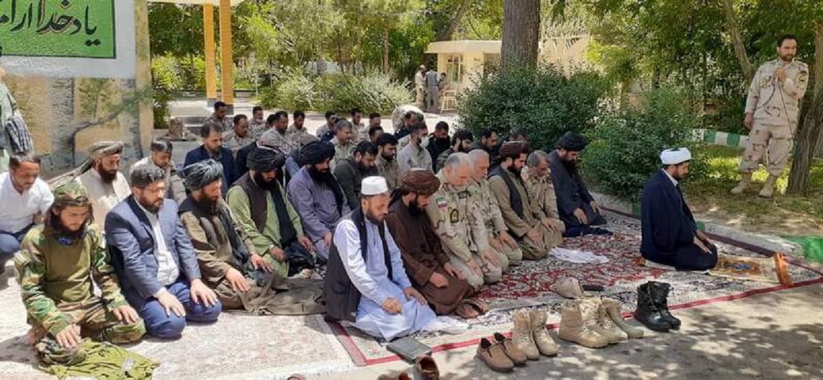 نماز مشترک مرزبانان ایران و طالبان در تایباد