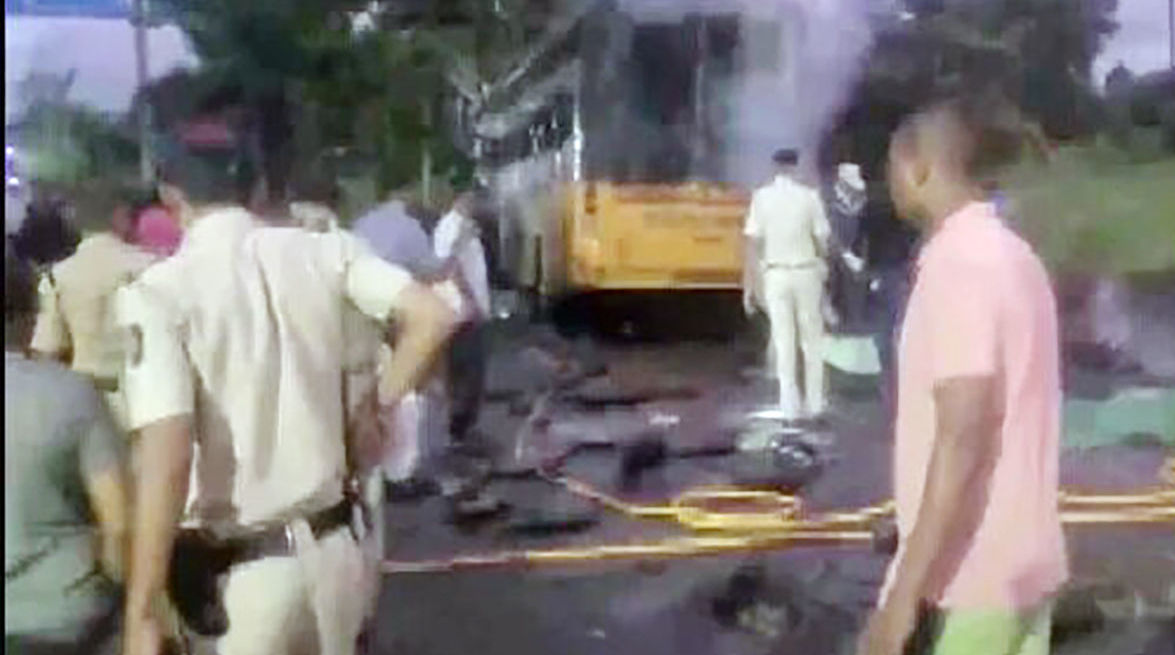 ۱۲ مسافر اتوبوس مسافربری زنده زنده در آتش خودرو سوختند + عکس