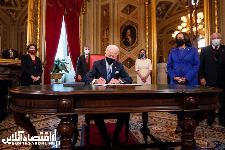 اولین عکس بایدن پشت میز ریاست جمهوری