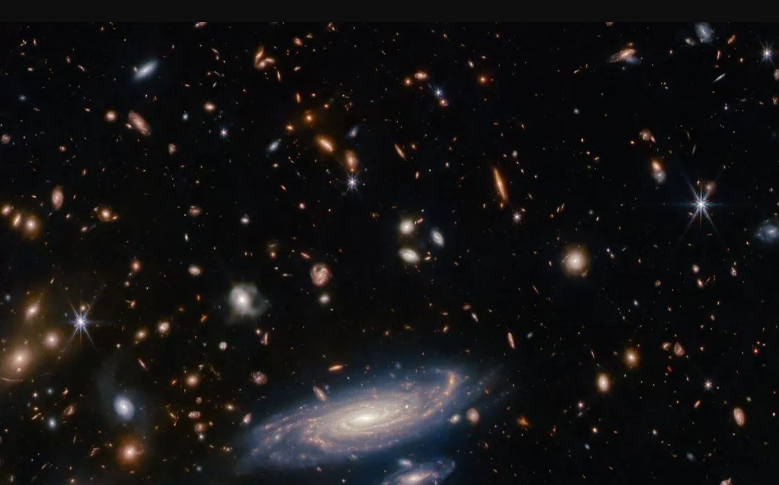 تصویر خیره کننده جیمز وب از یک کهکشان مارپیچی