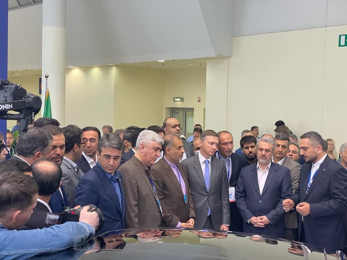 افتتاح غرفه ایران خودرو در نمایشگاه بین‌المللی مسکو 